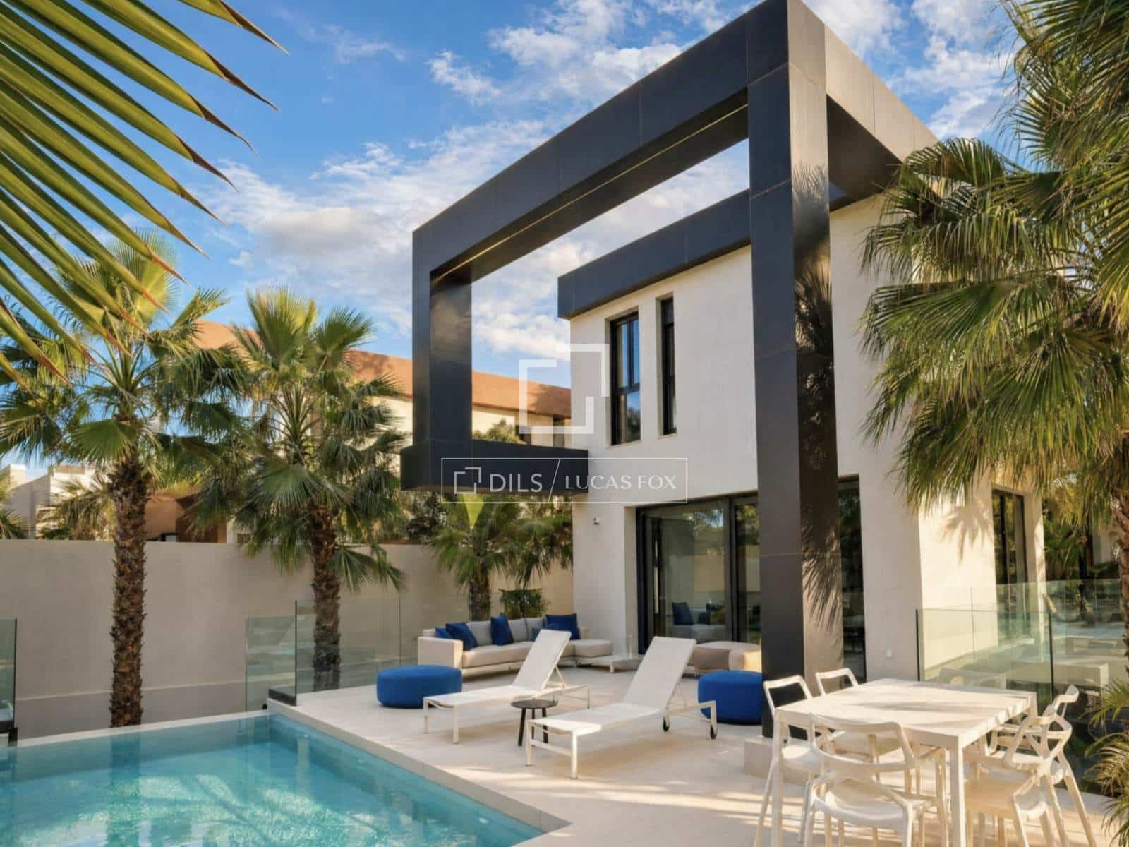 6 slaapkamer Villa te koop in El Campello met zwembad garage - € 1.660.000 (Ref: 9891560)