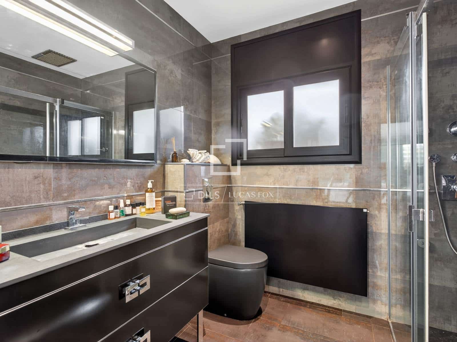 3 soveværelse Villa til salg i Vallromanes med swimmingpool garage - € 722.000 (Ref: 9892718)