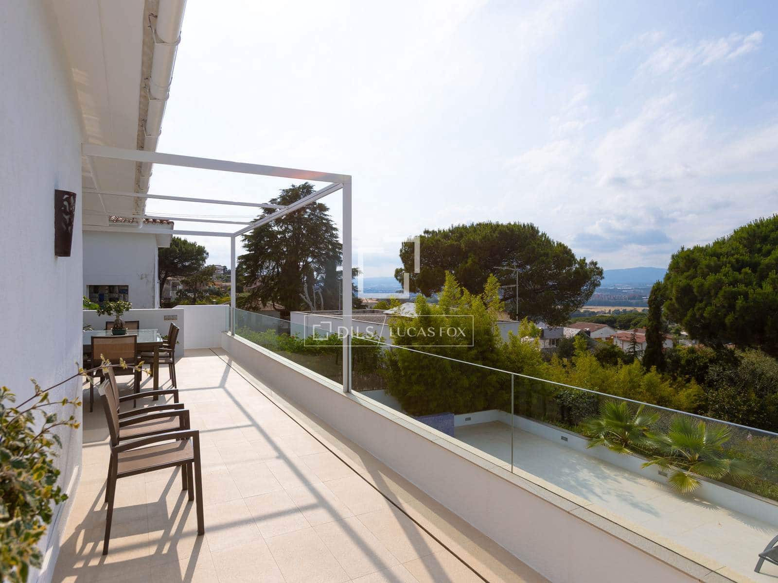 3 soveværelse Villa til salg i Vallromanes med swimmingpool garage - € 722.000 (Ref: 9892718)