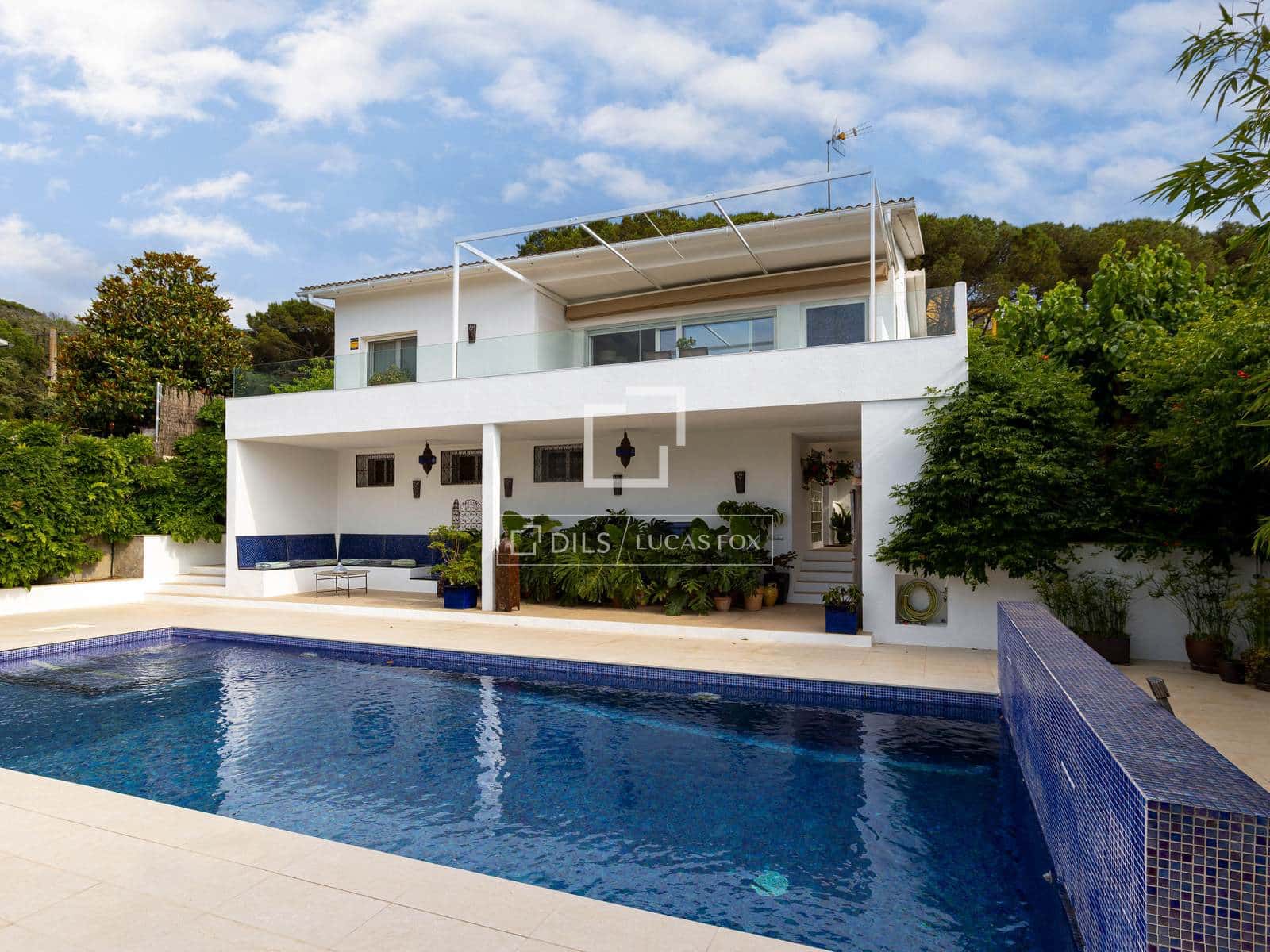 3 soveværelse Villa til salg i Vallromanes med swimmingpool garage - € 722.000 (Ref: 9892718)