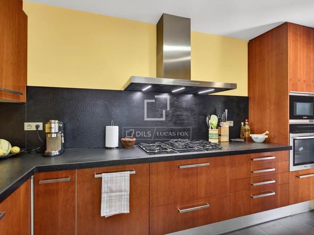 3 soveværelse Villa til salg i Vallromanes med swimmingpool garage - € 722.000 (Ref: 9892718)