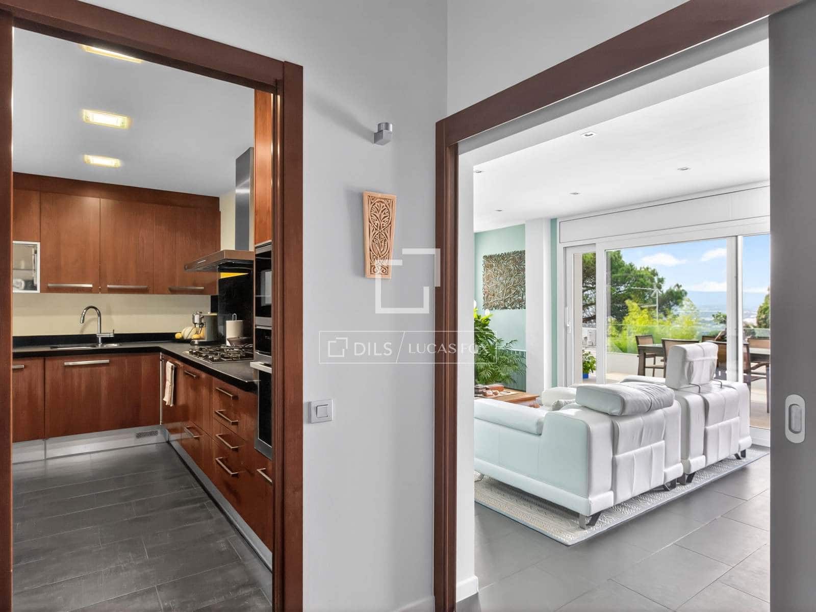 3 soveværelse Villa til salg i Vallromanes med swimmingpool garage - € 722.000 (Ref: 9892718)