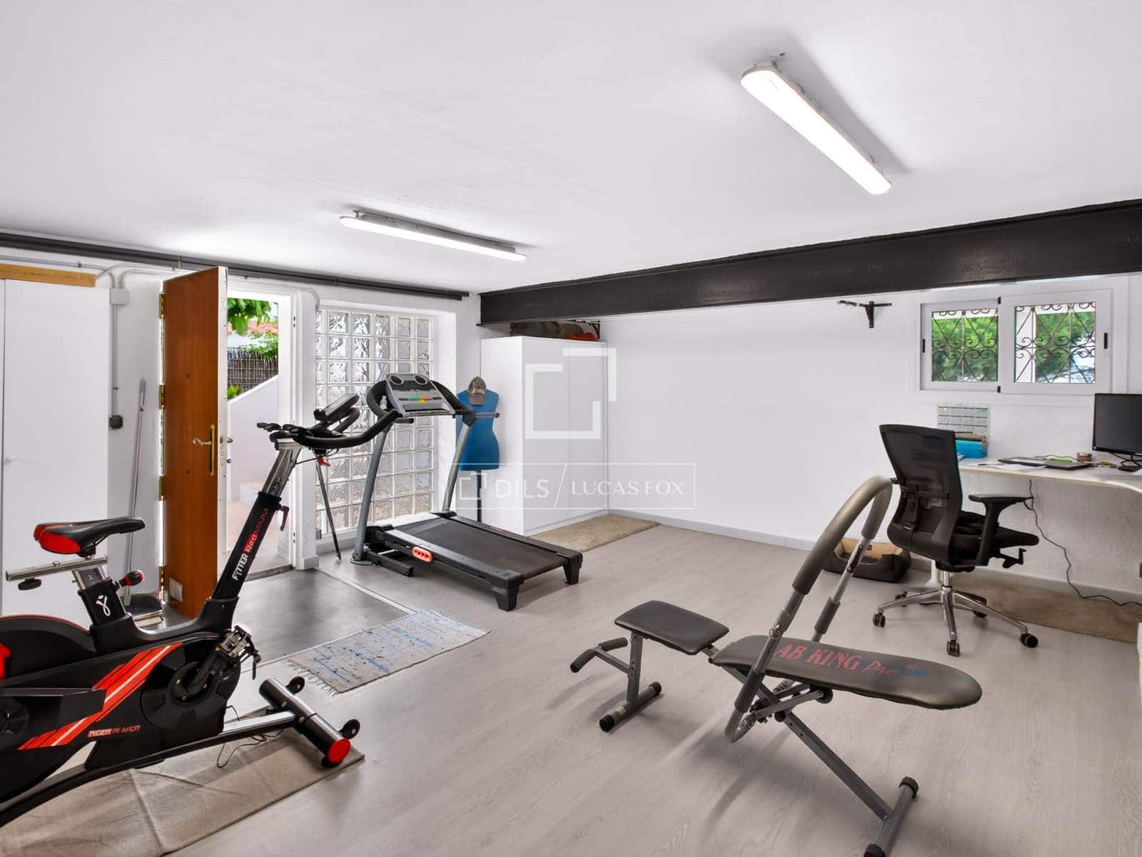 3 soveværelse Villa til salg i Vallromanes med swimmingpool garage - € 722.000 (Ref: 9892718)
