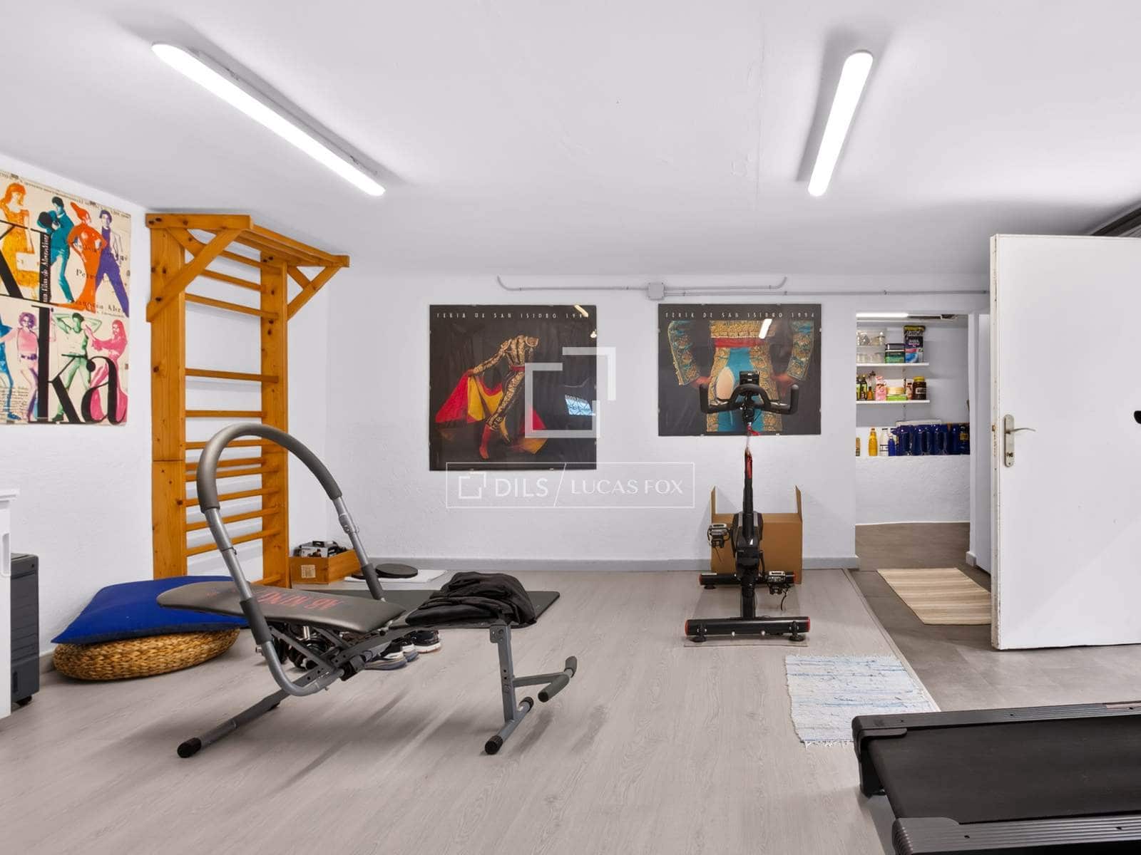 3 soveværelse Villa til salg i Vallromanes med swimmingpool garage - € 722.000 (Ref: 9892718)
