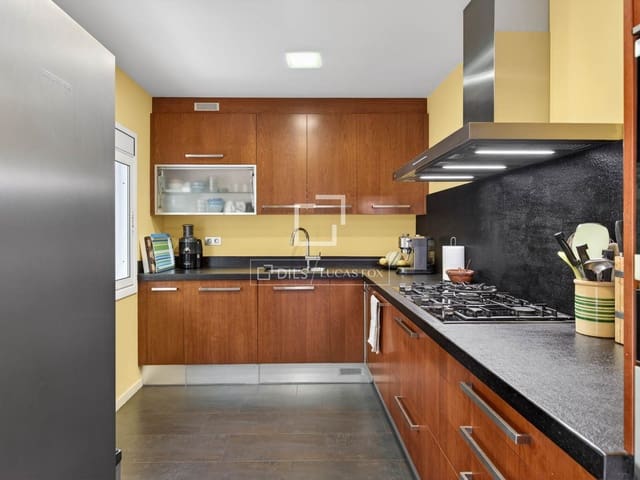 3 soveværelse Villa til salg i Vallromanes med swimmingpool garage - € 722.000 (Ref: 9892718)
