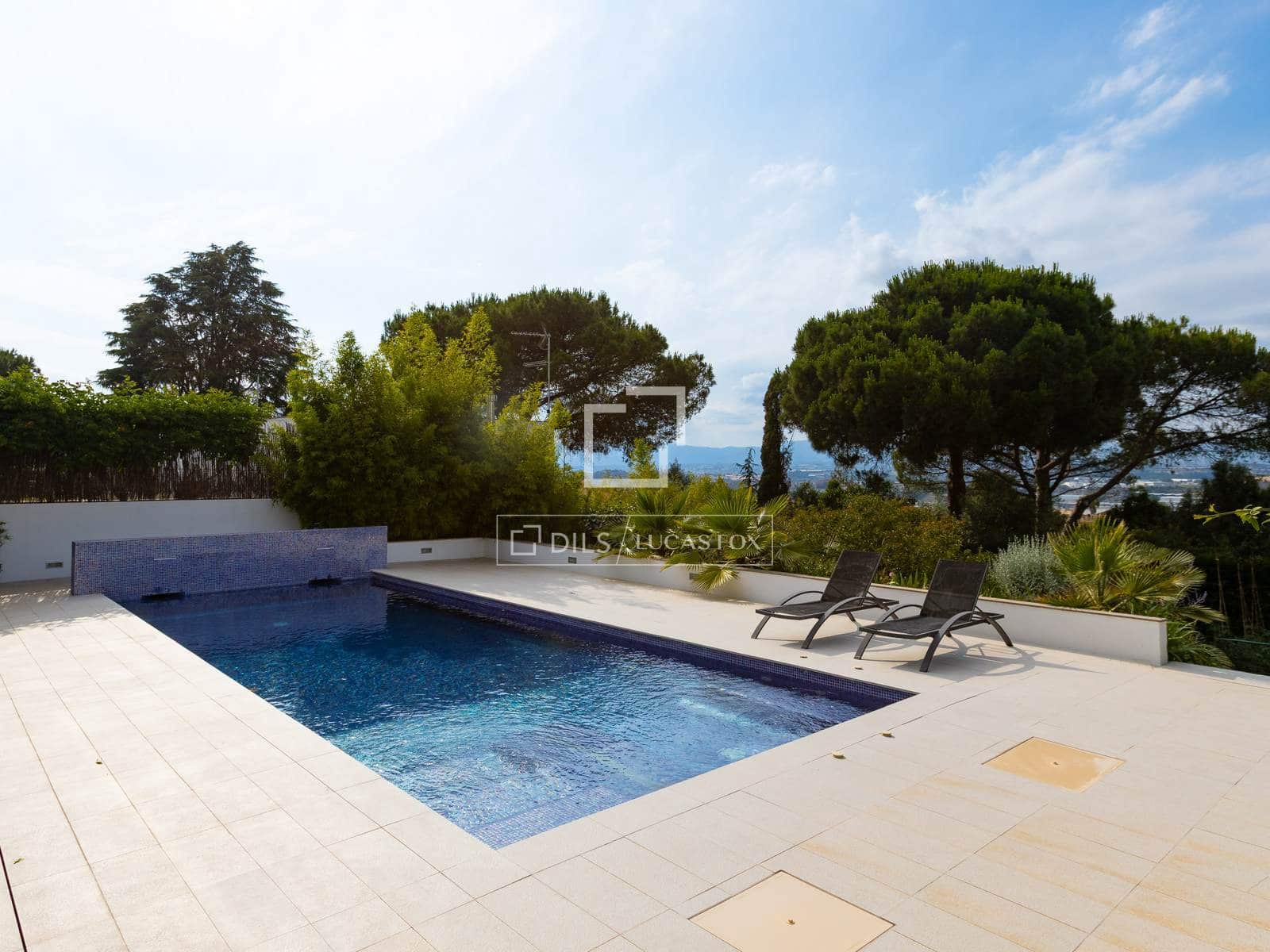 3 soveværelse Villa til salg i Vallromanes med swimmingpool garage - € 722.000 (Ref: 9892718)