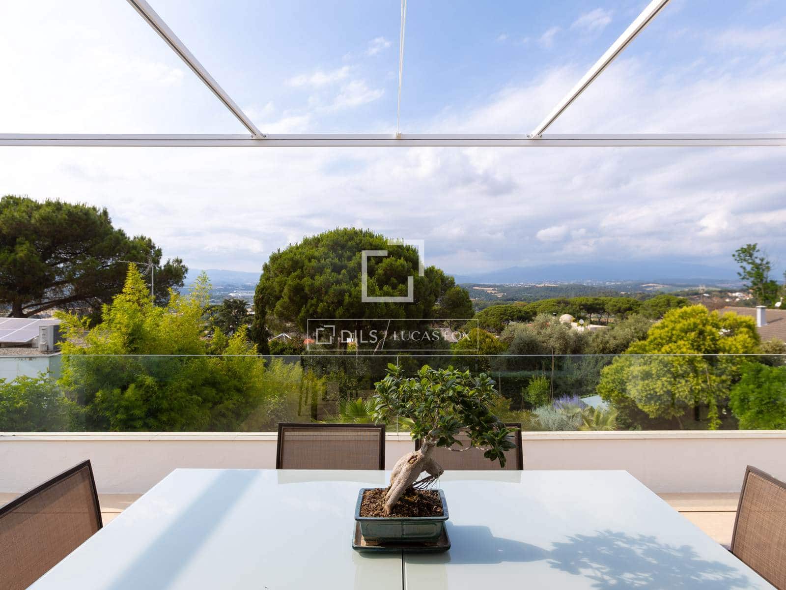 3 soveværelse Villa til salg i Vallromanes med swimmingpool garage - € 722.000 (Ref: 9892718)