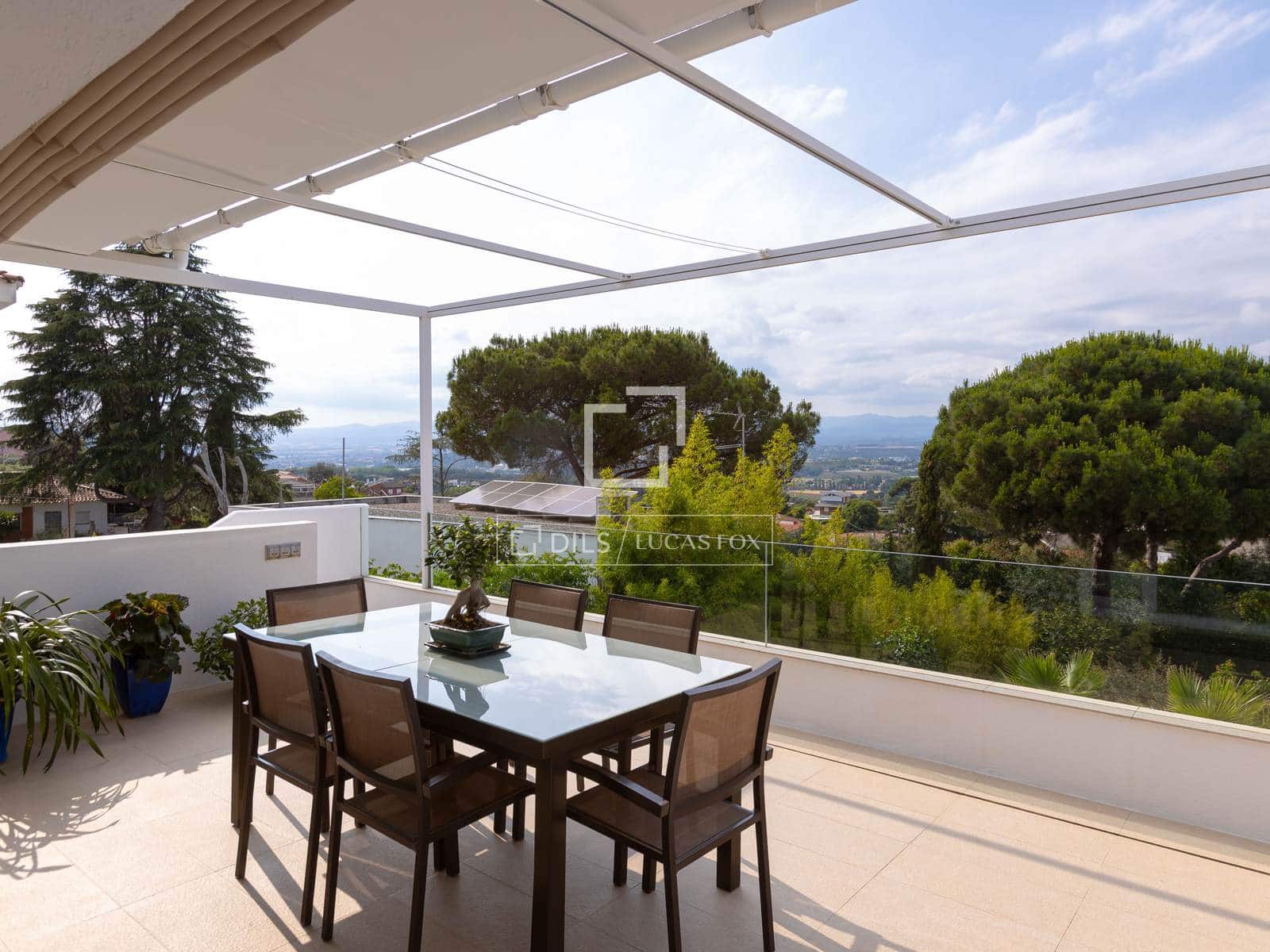 3 soveværelse Villa til salg i Vallromanes med swimmingpool garage - € 722.000 (Ref: 9892718)