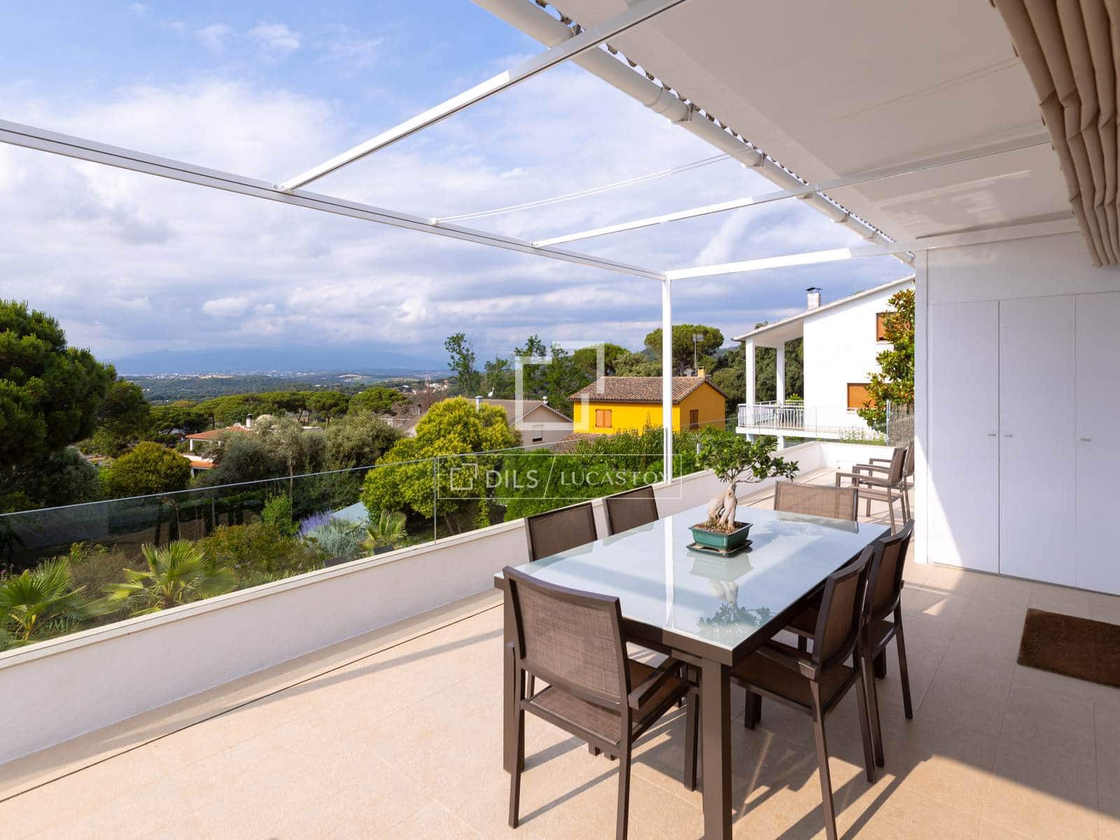 3 soveværelse Villa til salg i Vallromanes med swimmingpool garage - € 722.000 (Ref: 9892718)