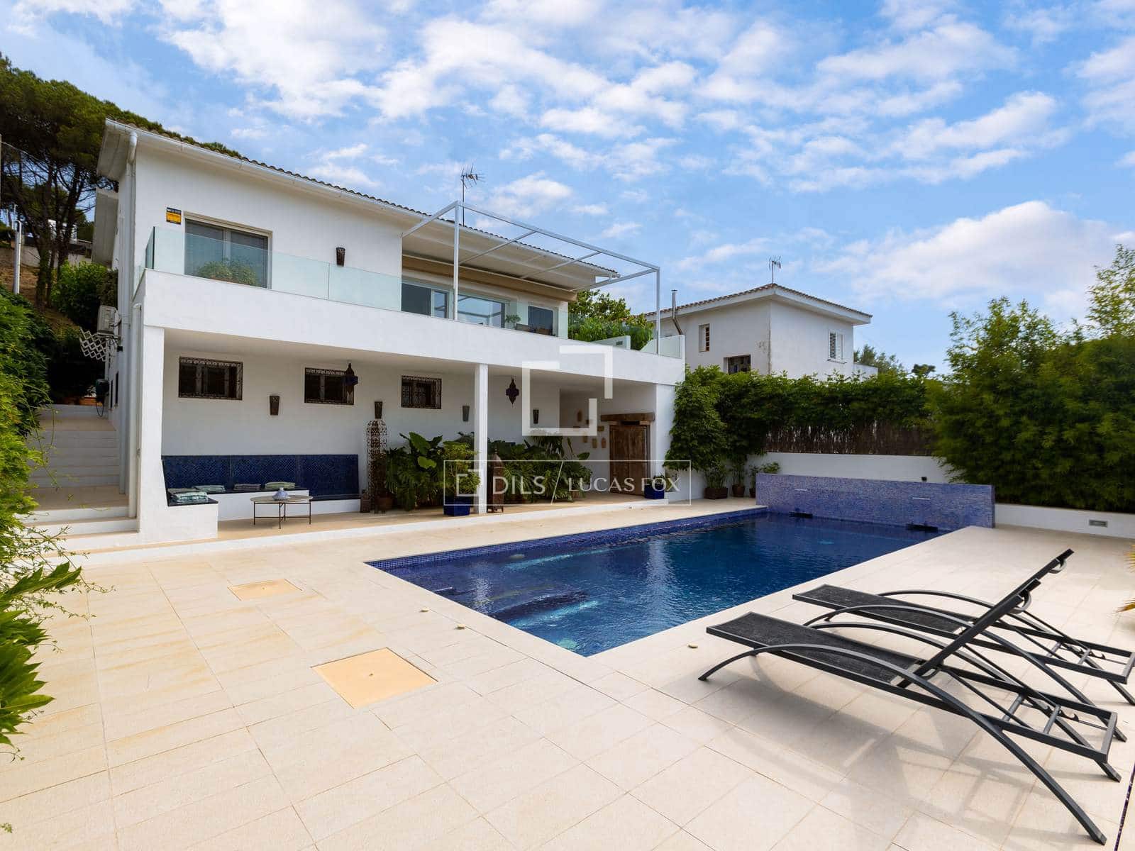 3 soveværelse Villa til salg i Vallromanes med swimmingpool garage - € 722.000 (Ref: 9892718)