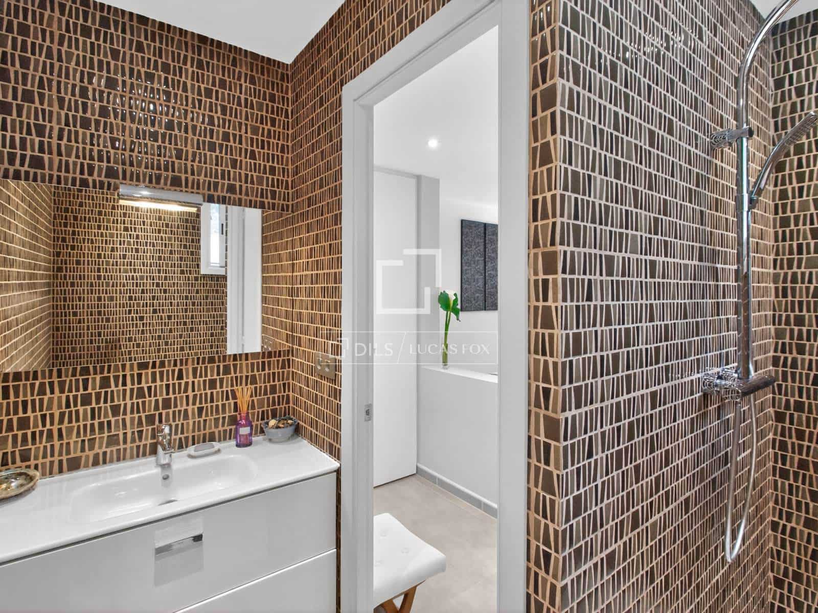 3 soveværelse Villa til salg i Vallromanes med swimmingpool garage - € 722.000 (Ref: 9892718)