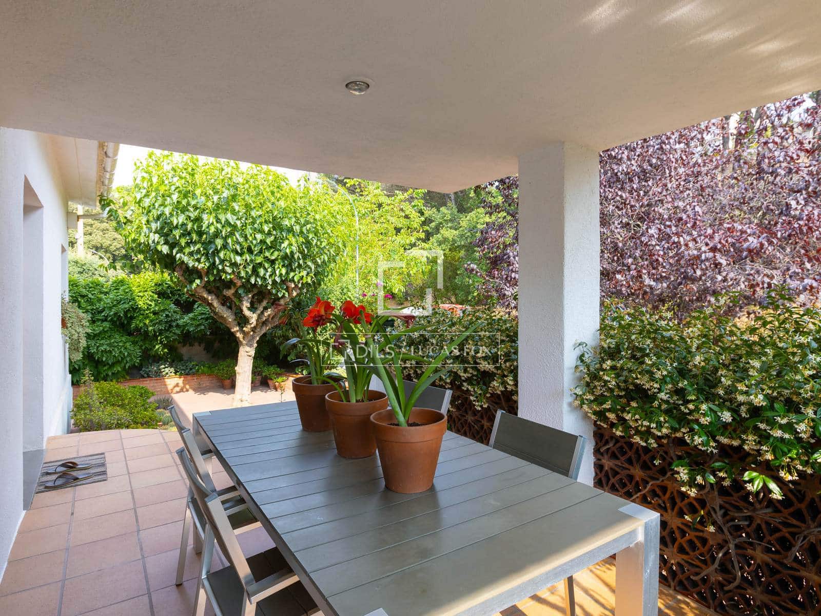 3 soveværelse Villa til salg i Vallromanes med swimmingpool garage - € 722.000 (Ref: 9892718)