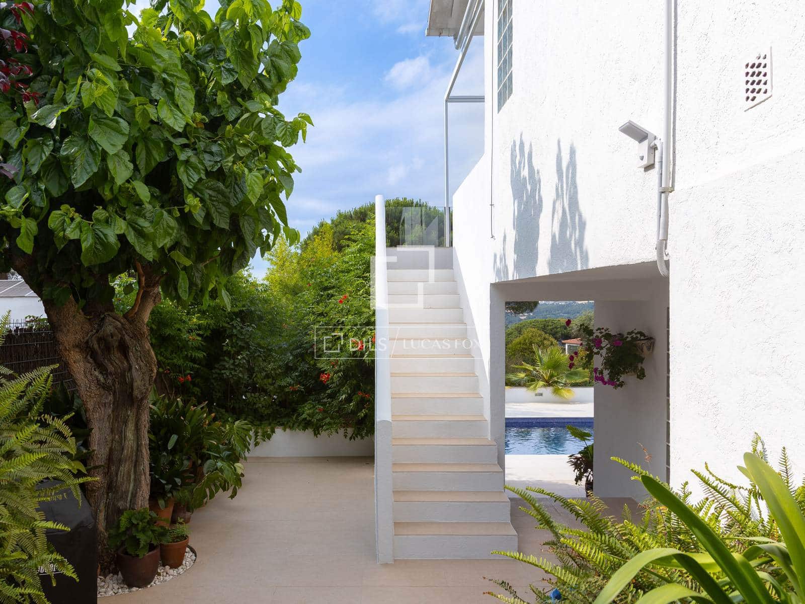 3 soveværelse Villa til salg i Vallromanes med swimmingpool garage - € 722.000 (Ref: 9892718)