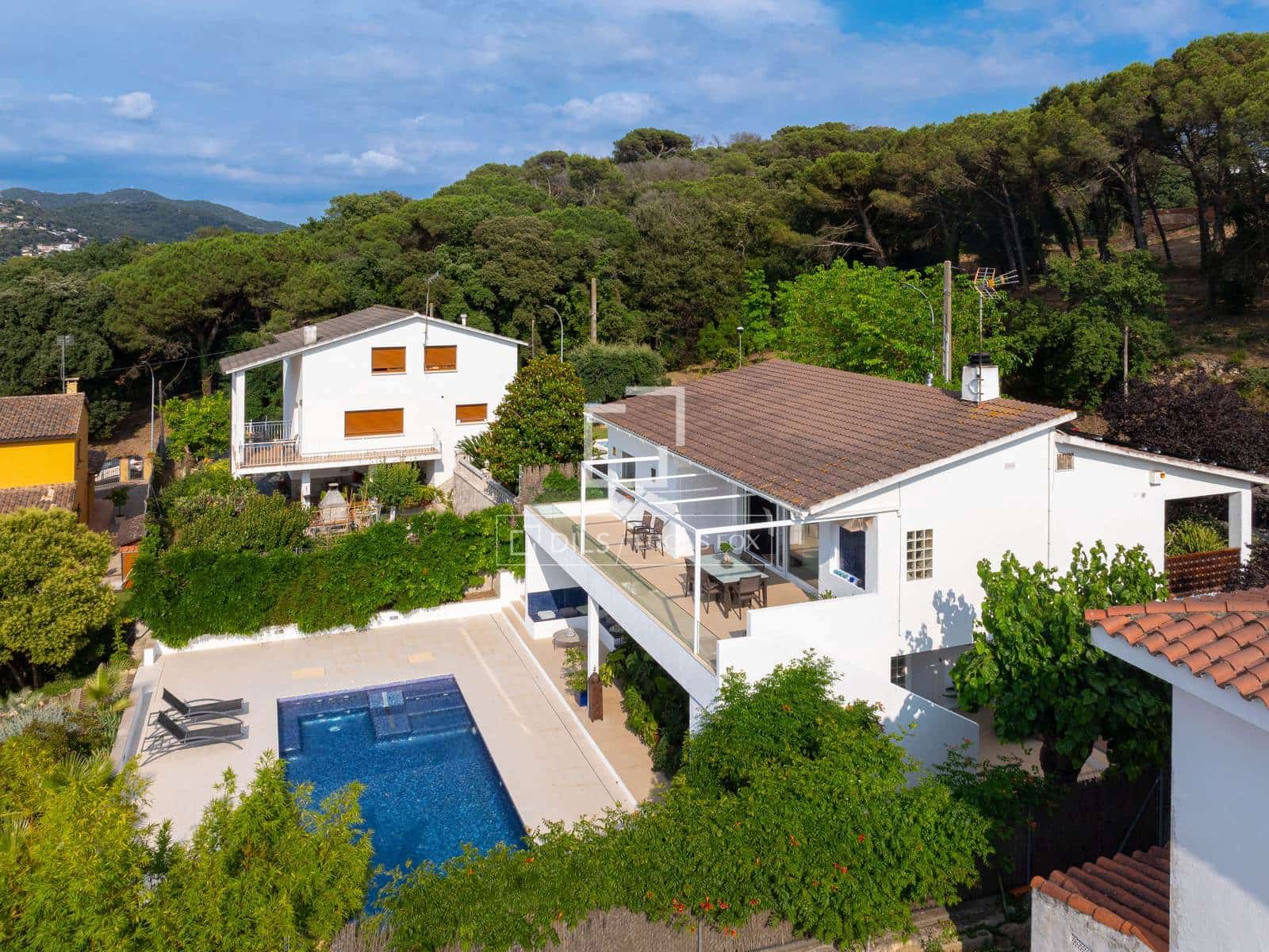 3 soveværelse Villa til salg i Vallromanes med swimmingpool garage - € 722.000 (Ref: 9892718)