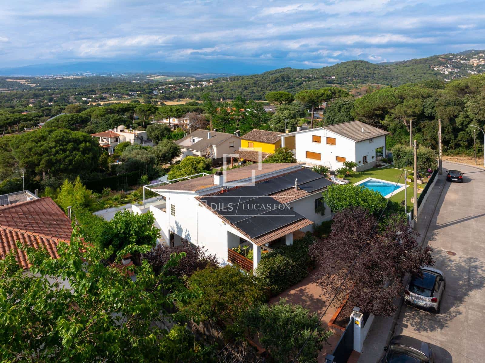 3 soveværelse Villa til salg i Vallromanes med swimmingpool garage - € 722.000 (Ref: 9892718)