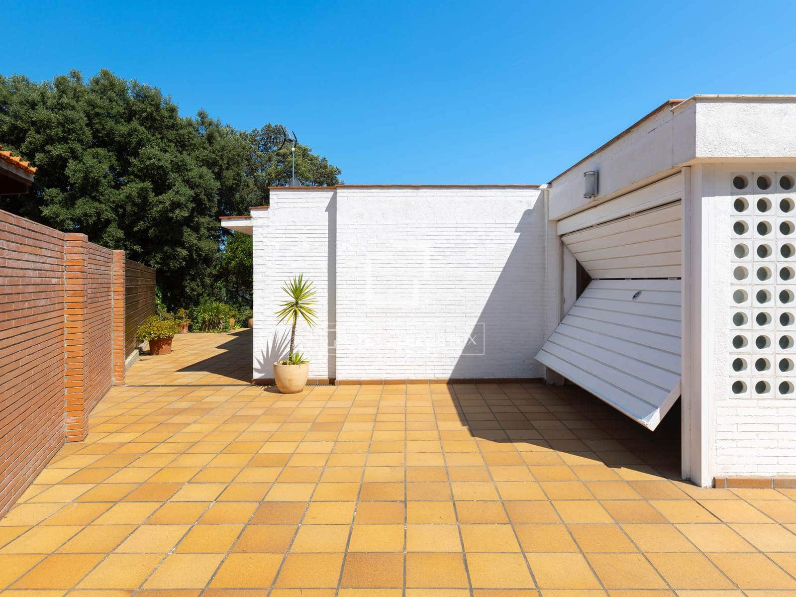 5 Zimmer Villa zu verkaufen in Argentona mit Pool Garage - 950.000 € (Ref: 9892719)