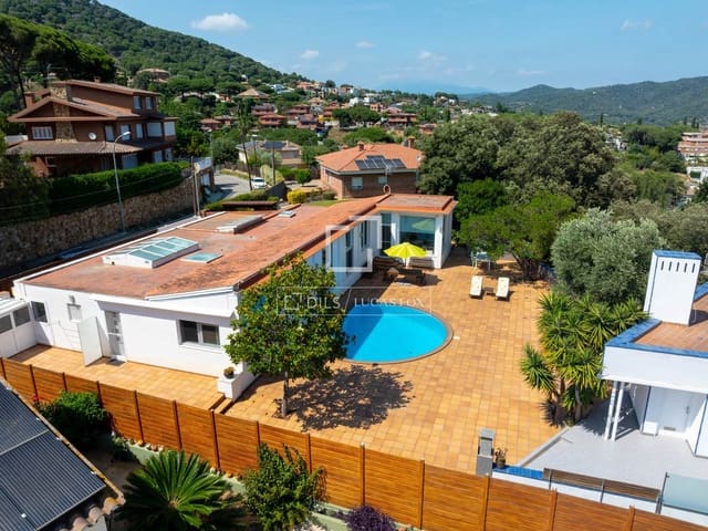 5 Zimmer Villa zu verkaufen in Argentona mit Pool Garage - 950.000 € (Ref: 9892719)