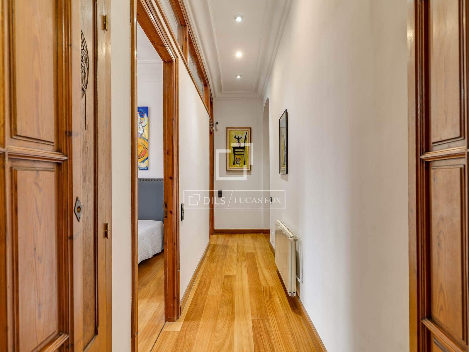 4 soveværelse Lejlighed til salg i Barcelona by - € 895.000 (Ref: 9892936)