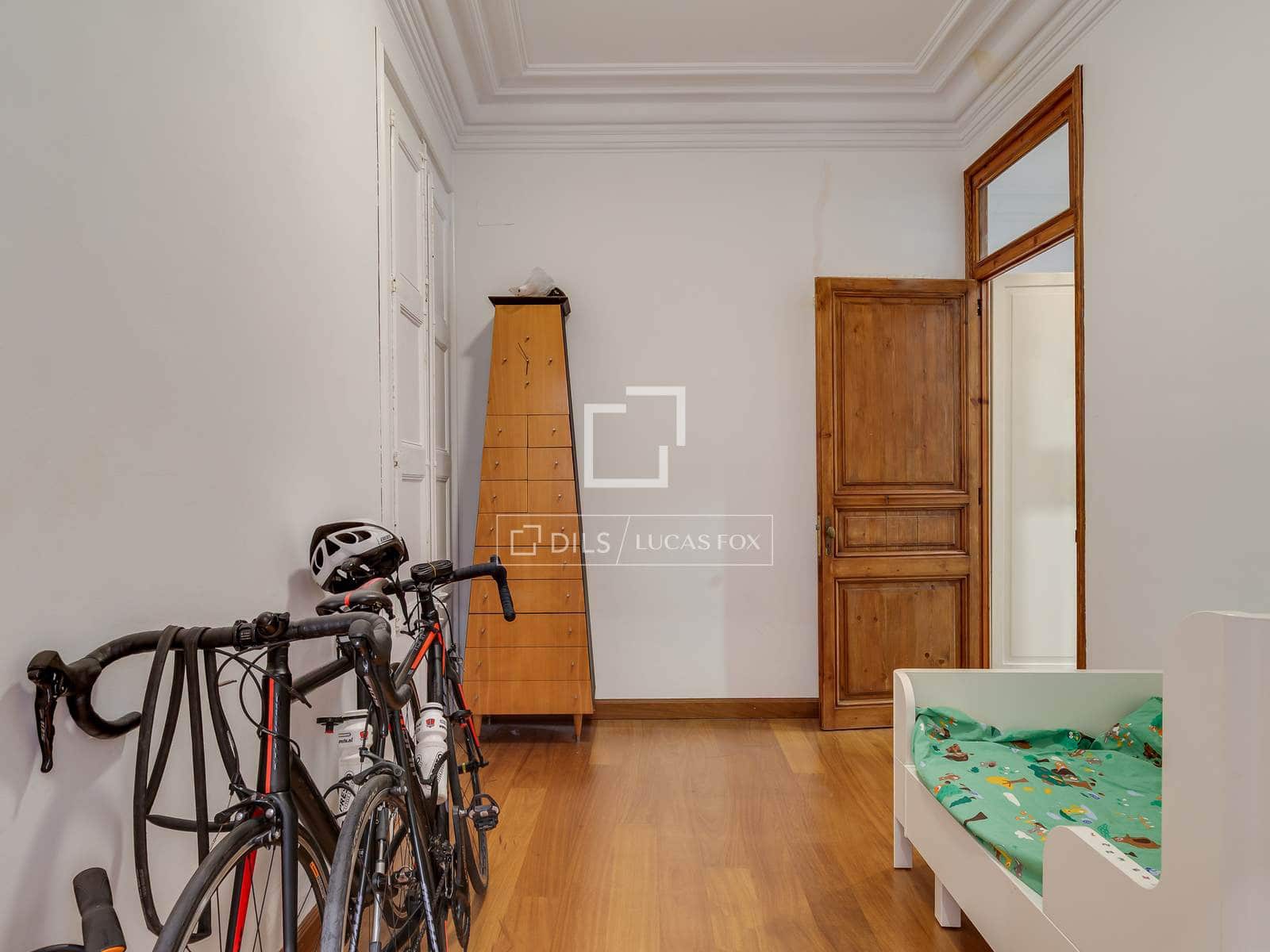 4 soveværelse Lejlighed til salg i Barcelona by - € 895.000 (Ref: 9892936)