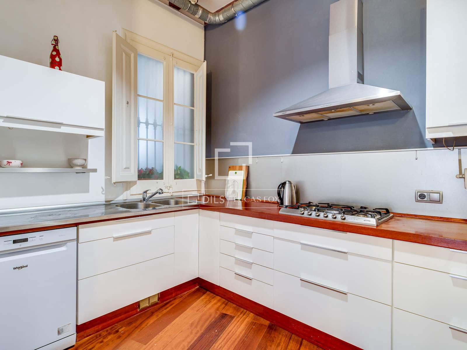 4 soveværelse Lejlighed til salg i Barcelona by - € 895.000 (Ref: 9892936)