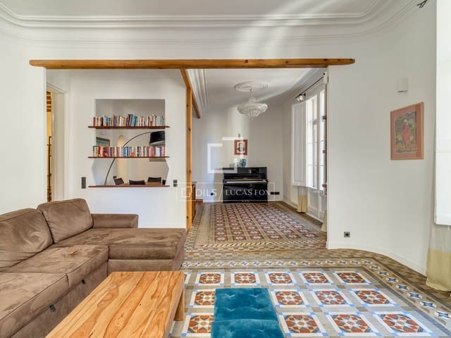 4 soveværelse Lejlighed til salg i Barcelona by - € 895.000 (Ref: 9892936)