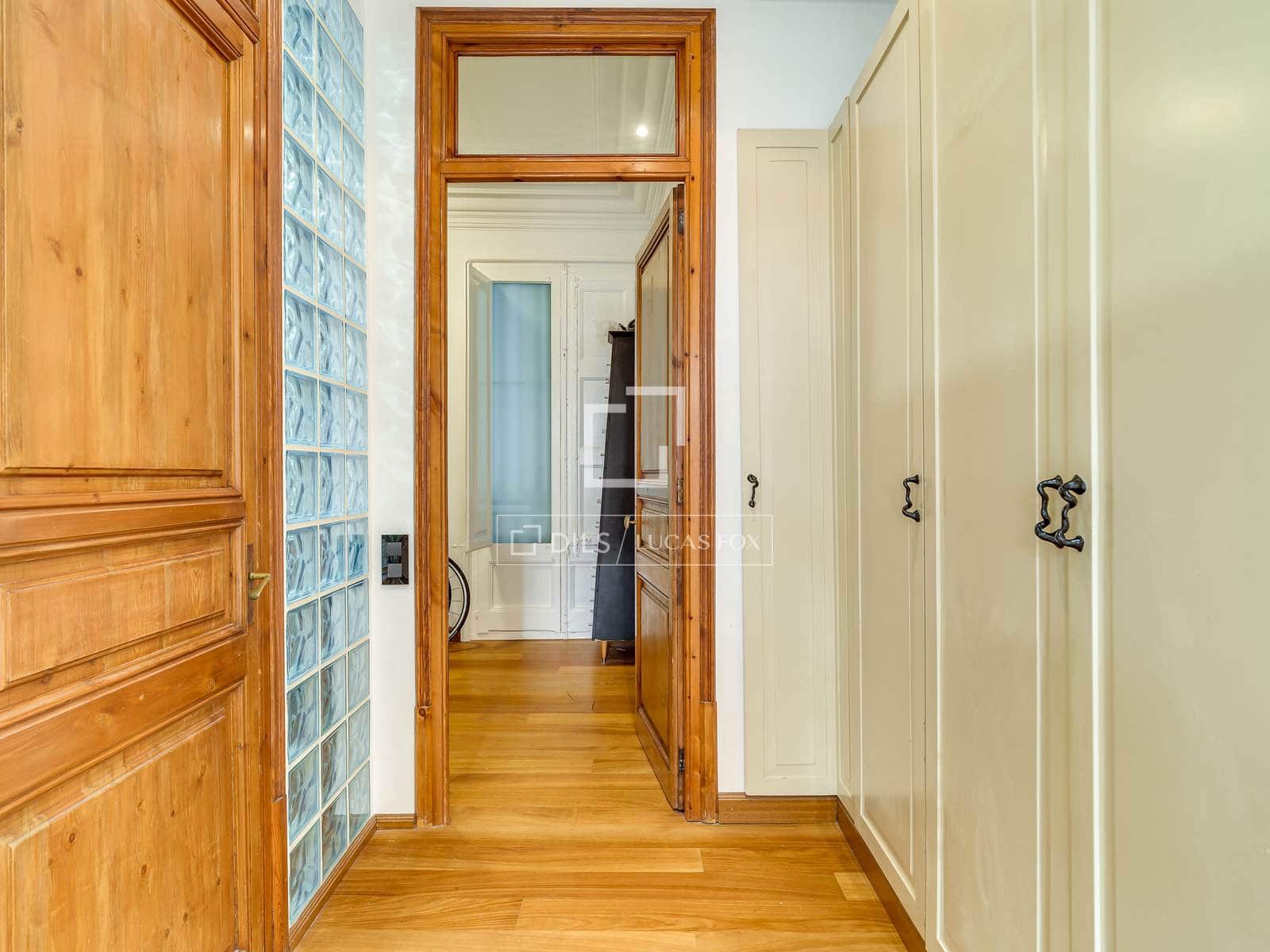 4 soveværelse Lejlighed til salg i Barcelona by - € 895.000 (Ref: 9892936)