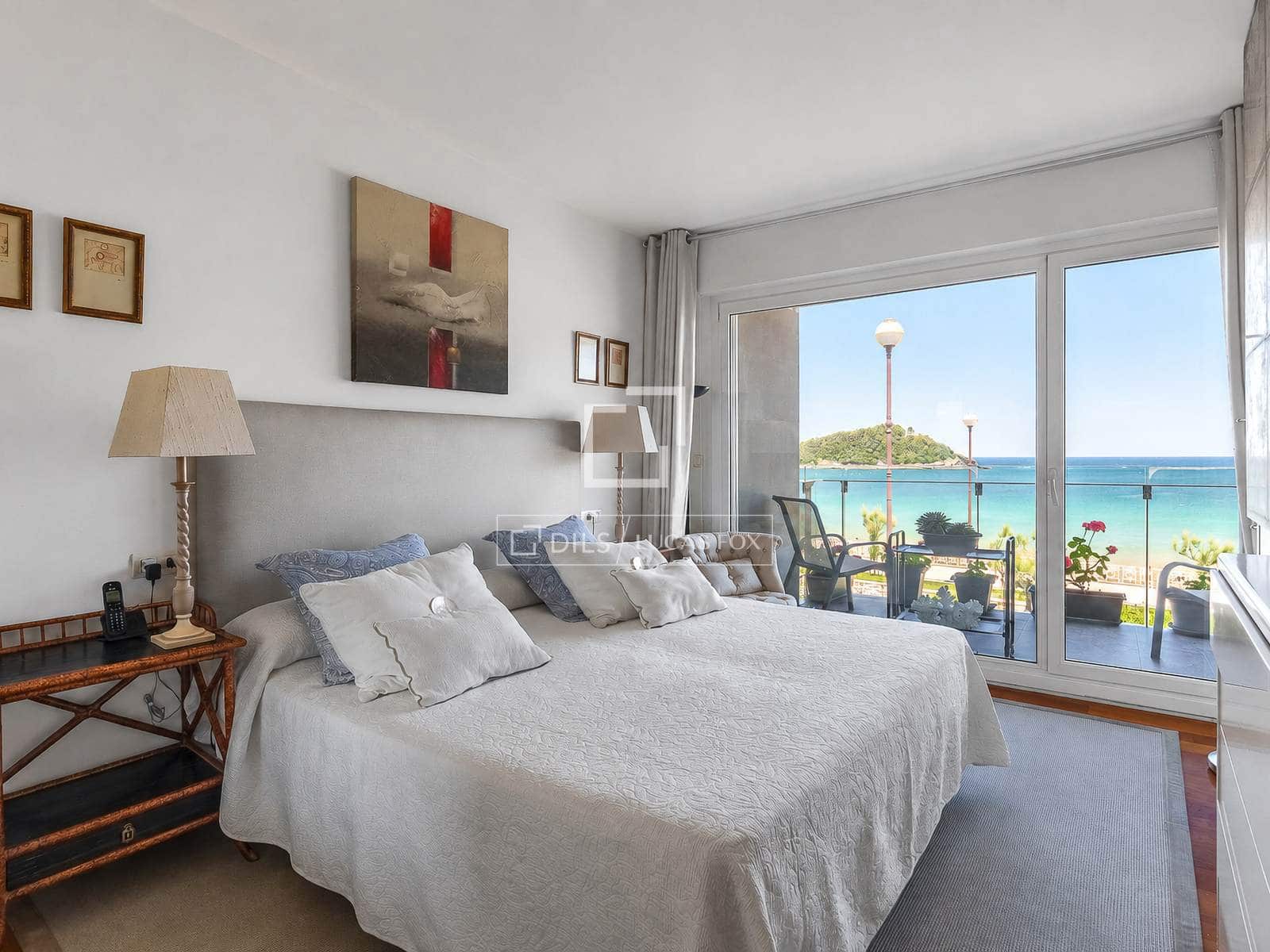 3 bedroom Apartment for sale in Donostia-San Sebastian - € 3,150,000 (Ref: 9892939)