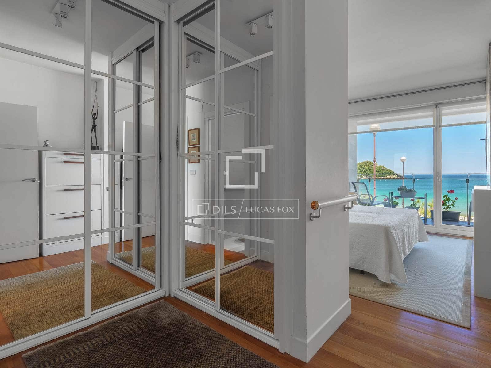 3 bedroom Apartment for sale in Donostia-San Sebastian - € 3,150,000 (Ref: 9892939)