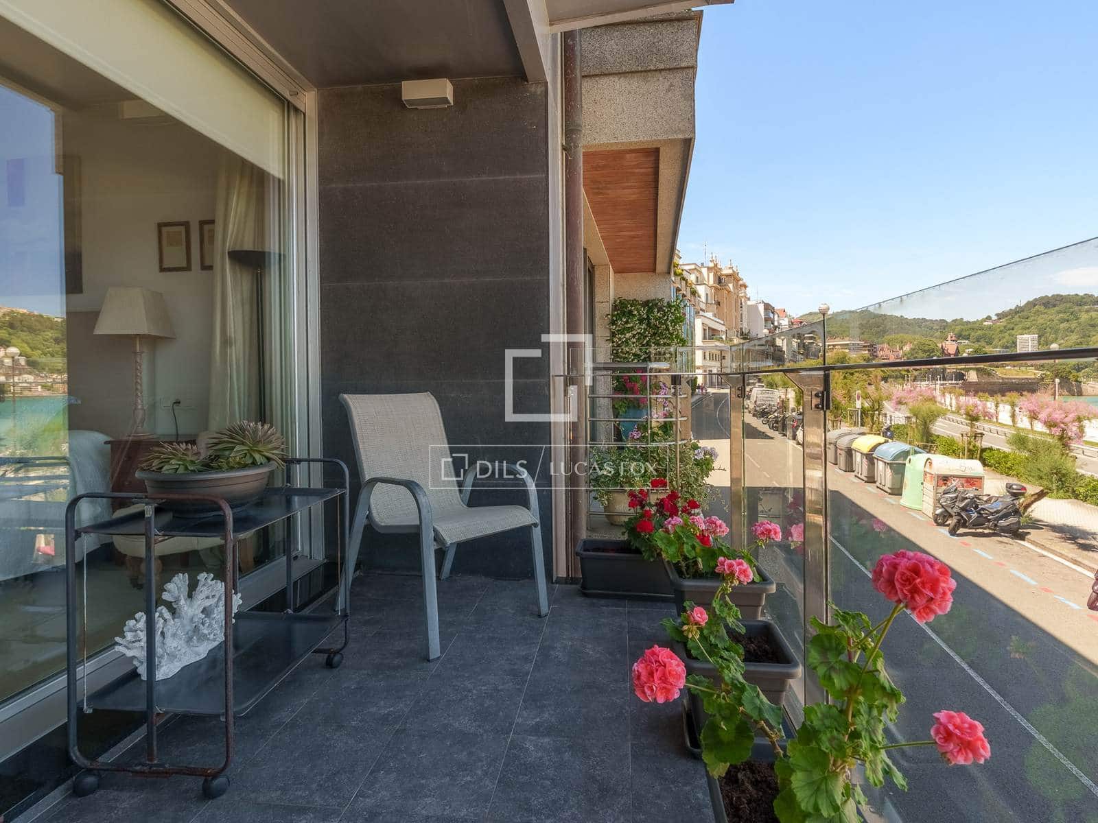 3 bedroom Apartment for sale in Donostia-San Sebastian - € 3,150,000 (Ref: 9892939)