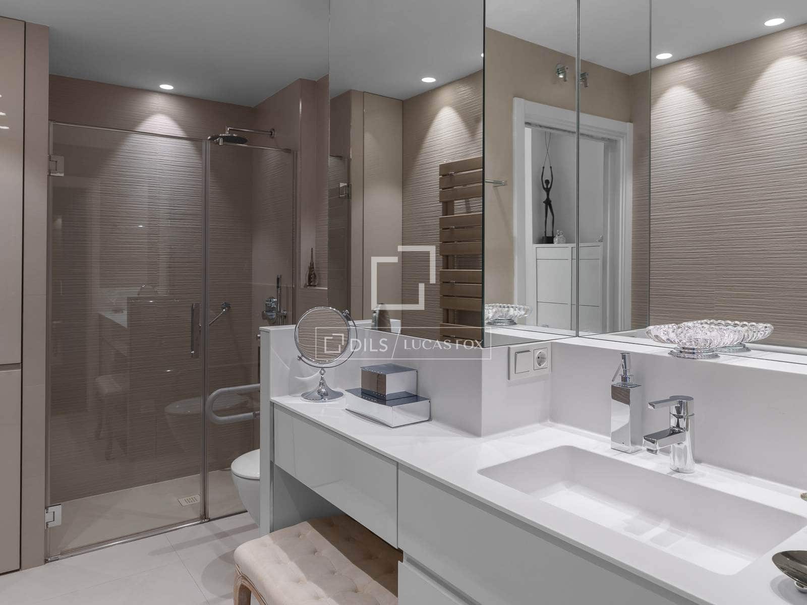 3 bedroom Apartment for sale in Donostia-San Sebastian - € 3,150,000 (Ref: 9892939)