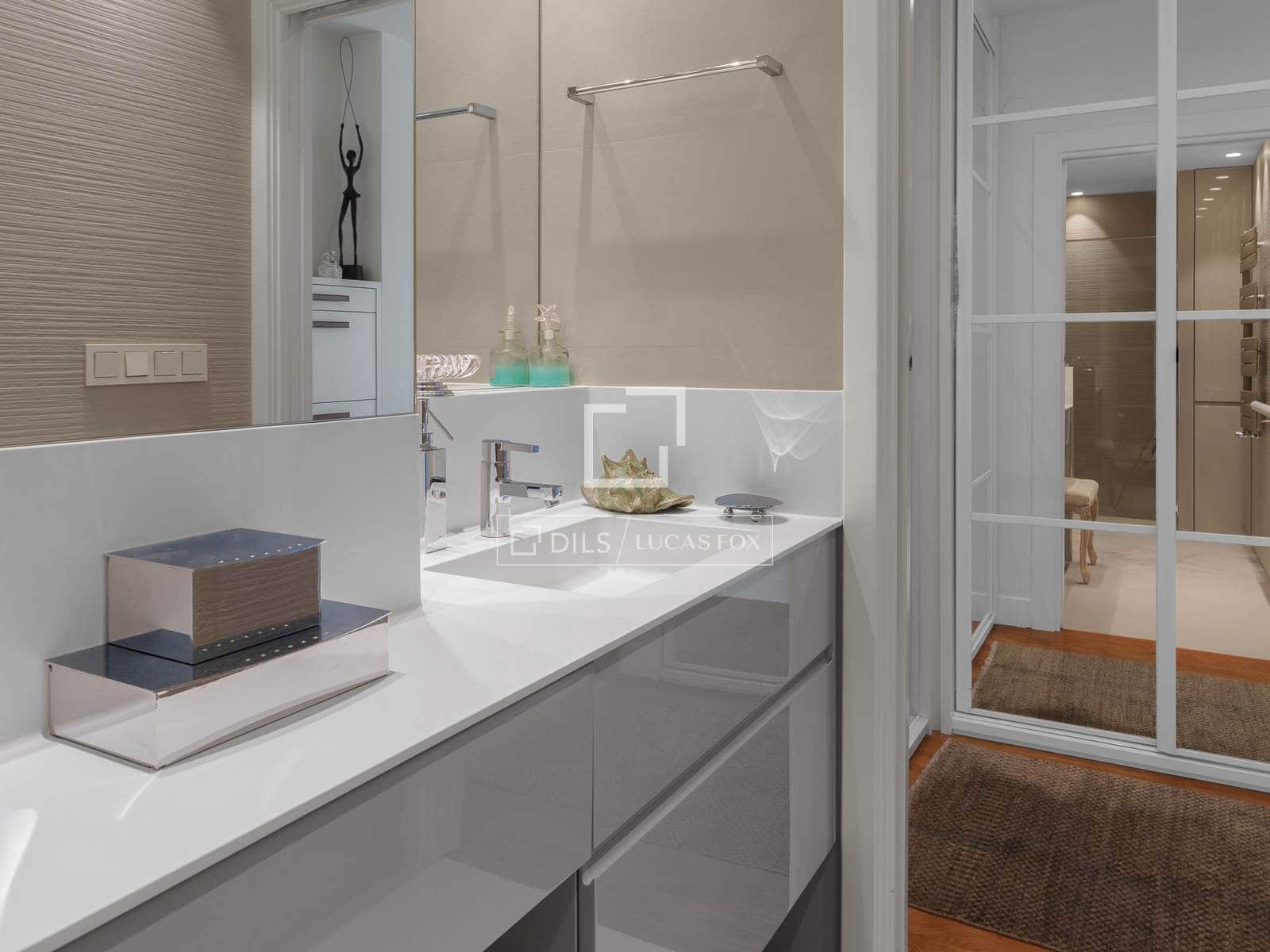 3 bedroom Apartment for sale in Donostia-San Sebastian - € 3,150,000 (Ref: 9892939)