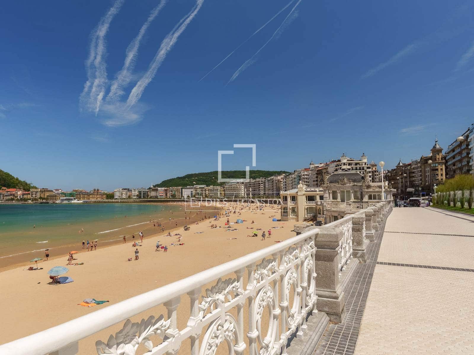3 bedroom Apartment for sale in Donostia-San Sebastian - € 3,150,000 (Ref: 9892939)