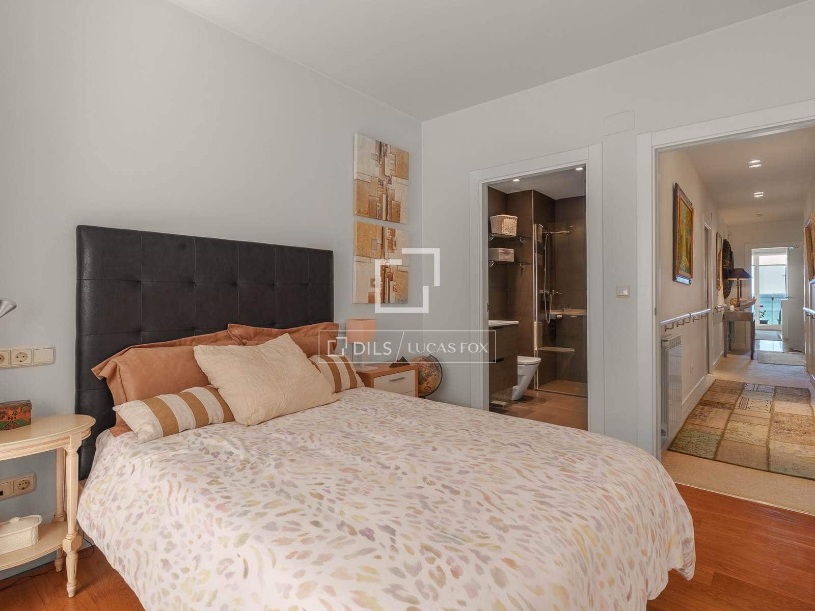3 bedroom Apartment for sale in Donostia-San Sebastian - € 3,150,000 (Ref: 9892939)