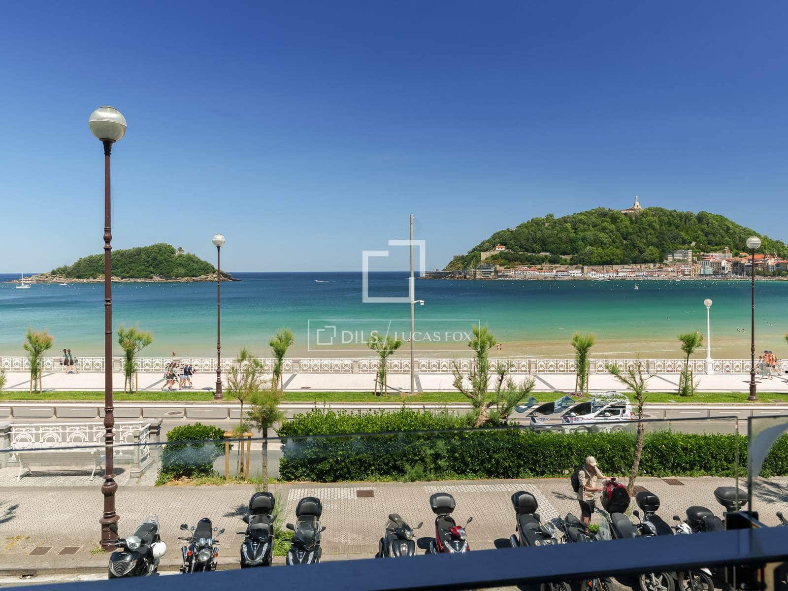3 bedroom Apartment for sale in Donostia-San Sebastian - € 3,150,000 (Ref: 9892939)