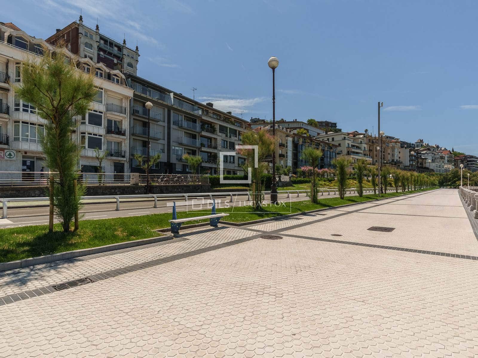 3 bedroom Apartment for sale in Donostia-San Sebastian - € 3,150,000 (Ref: 9892939)