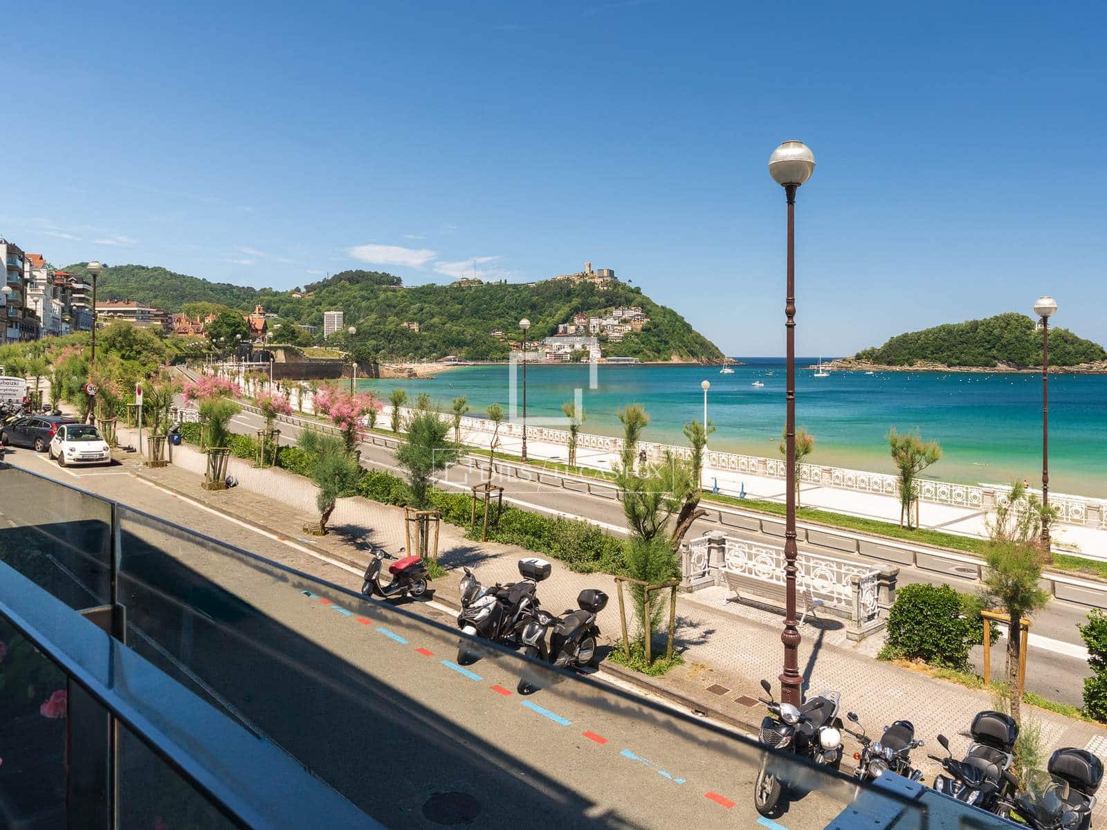 3 bedroom Apartment for sale in Donostia-San Sebastian - € 3,150,000 (Ref: 9892939)