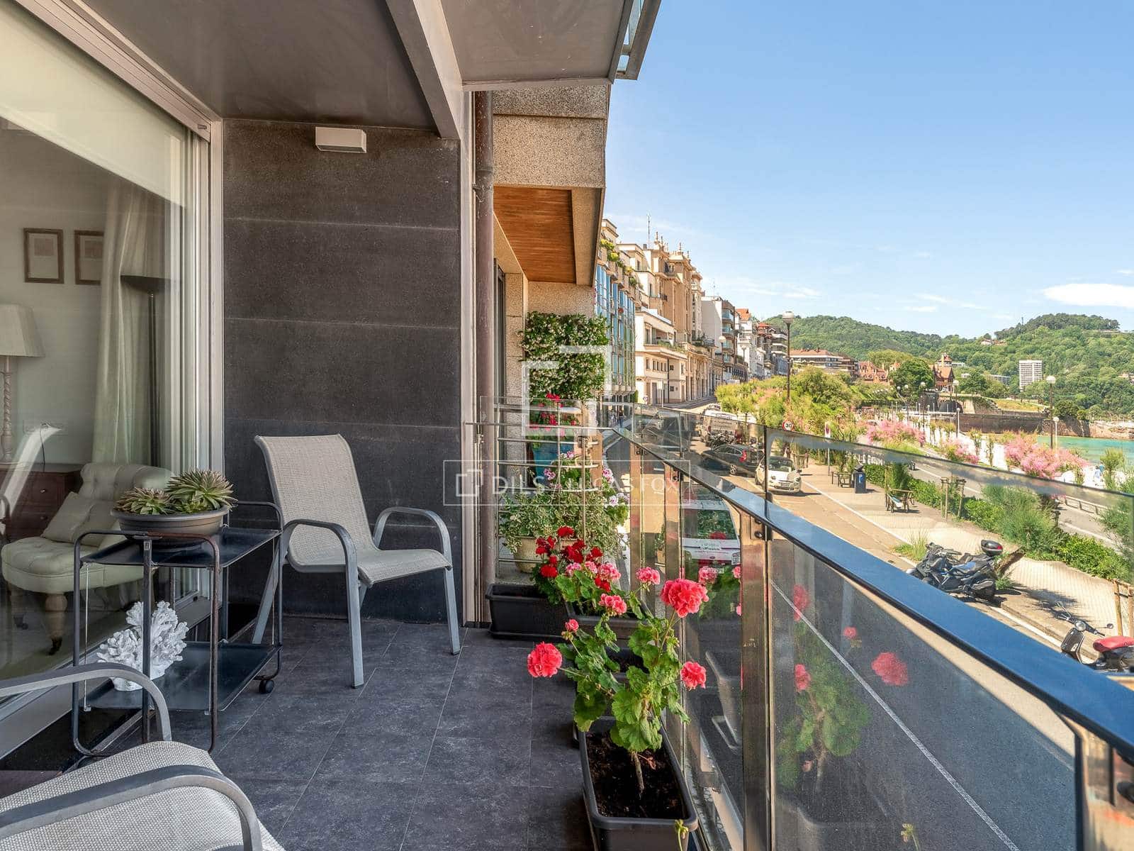3 bedroom Apartment for sale in Donostia-San Sebastian - € 3,150,000 (Ref: 9892939)