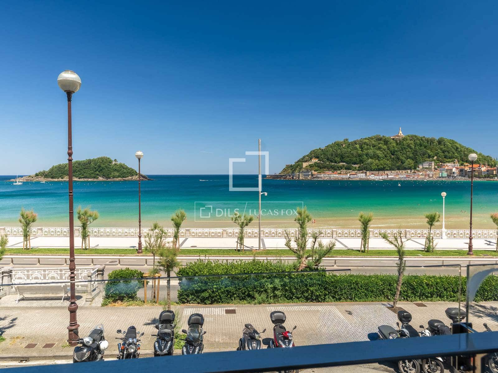 3 bedroom Apartment for sale in Donostia-San Sebastian - € 3,150,000 (Ref: 9892939)