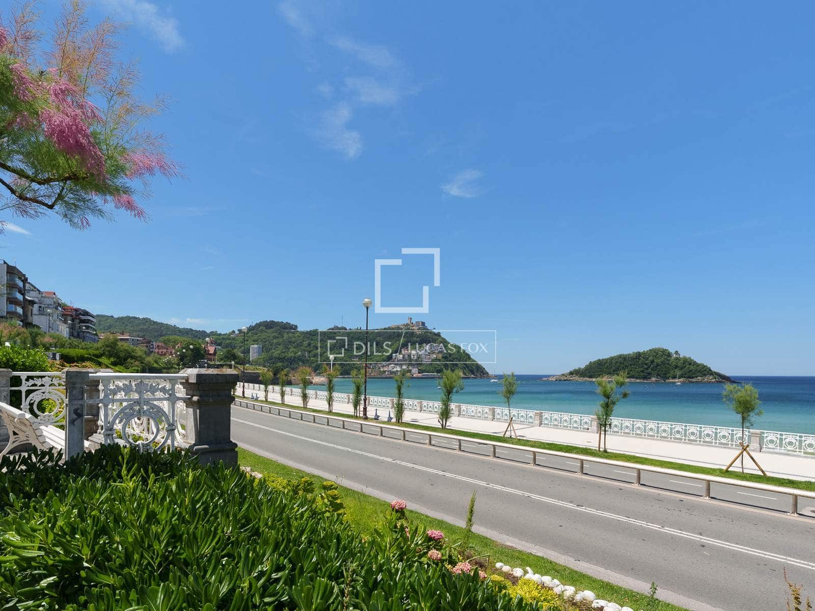 3 bedroom Apartment for sale in Donostia-San Sebastian - € 3,150,000 (Ref: 9892939)