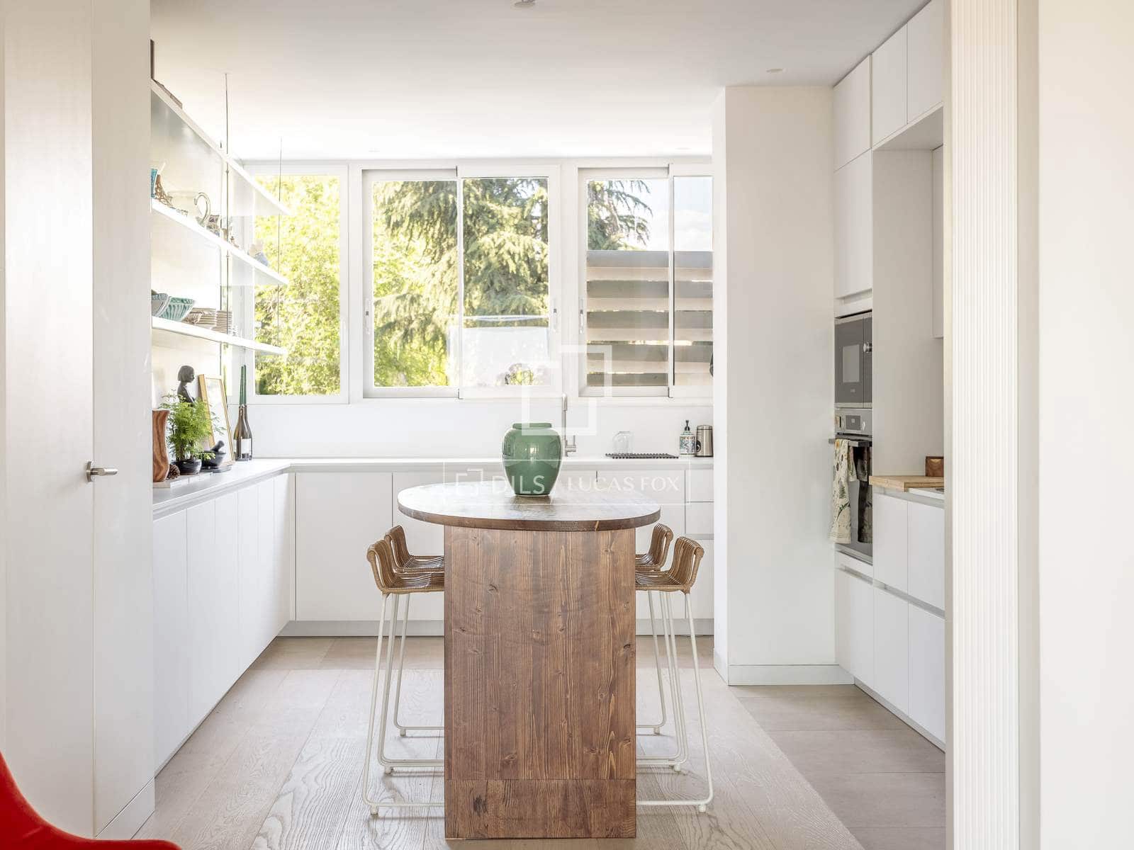 3 Zimmer Apartment zu vermieten in Madrid Stadt mit Pool Garage - 4.200 € (Ref: 9893056)