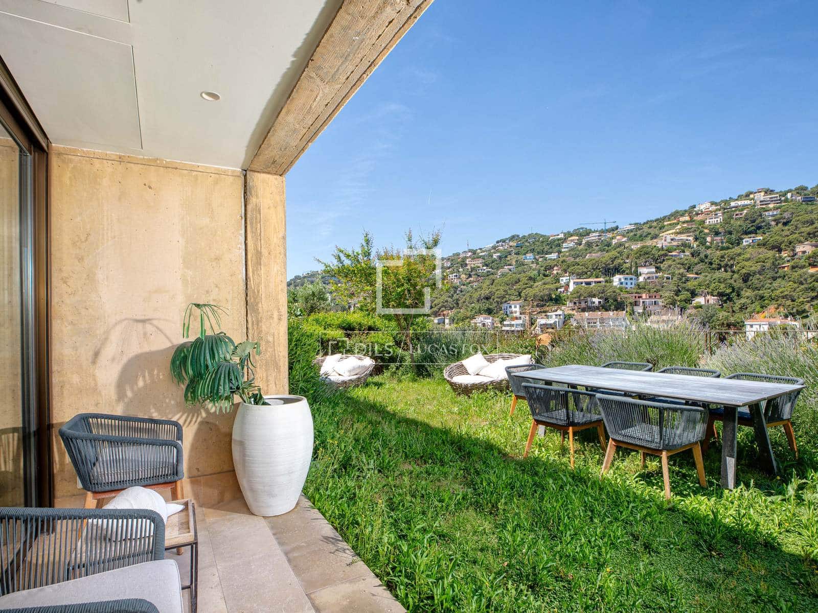 Chalet de 4 habitaciones en Sa Riera en venta con piscina - 745.000 € (Ref: 9893184)