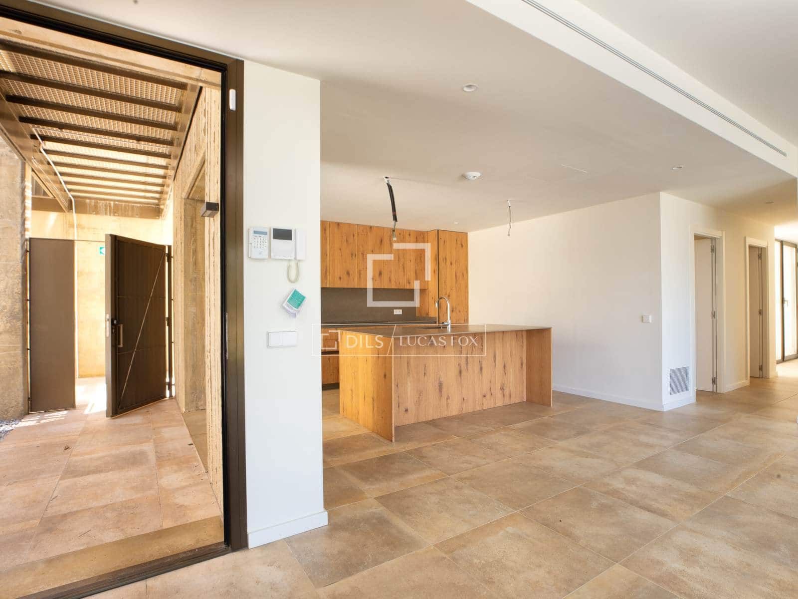 4 bedroom Villa for sale in Sa Riera with pool - € 823,000 (Ref: 9893185)