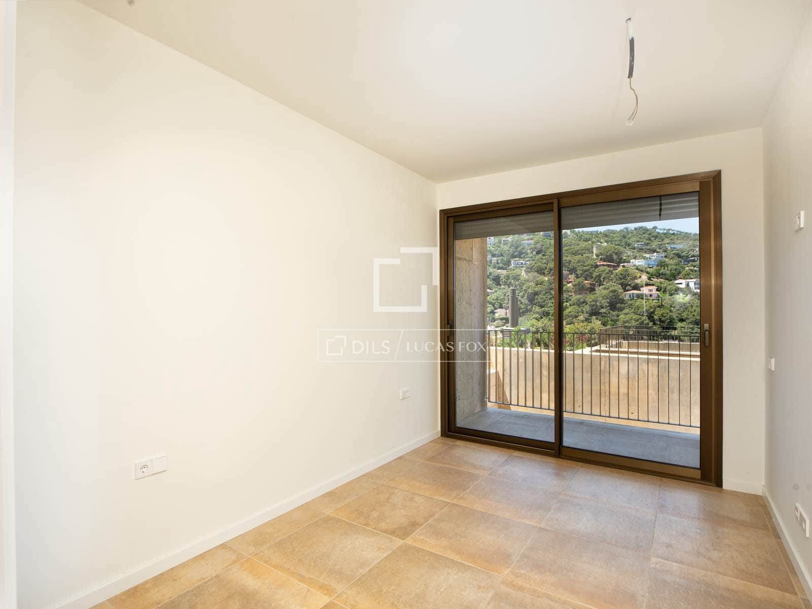 4 bedroom Villa for sale in Sa Riera with pool - € 823,000 (Ref: 9893185)