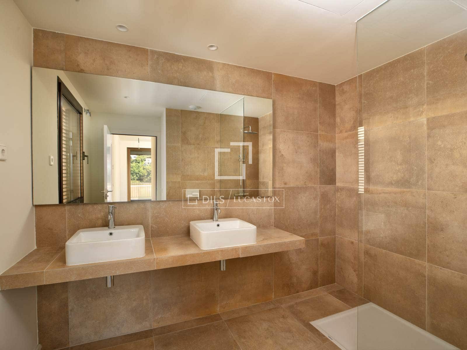 4 bedroom Villa for sale in Sa Riera with pool - € 823,000 (Ref: 9893185)