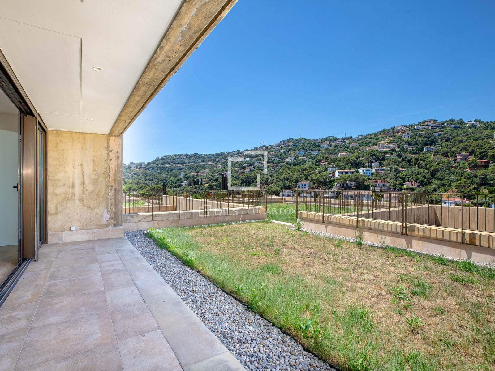 4 bedroom Villa for sale in Sa Riera with pool - € 823,000 (Ref: 9893185)