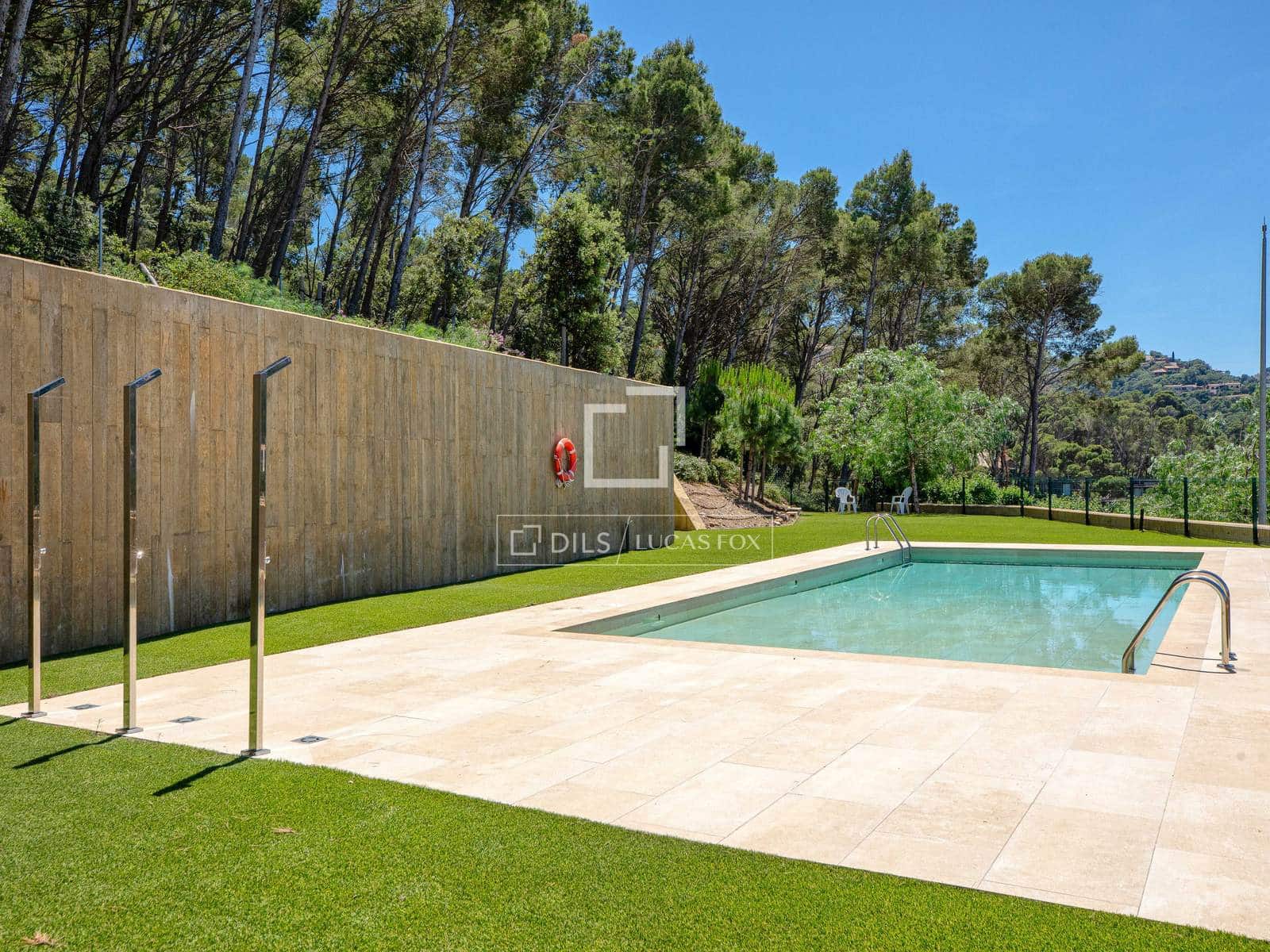 4 bedroom Villa for sale in Sa Riera with pool - € 823,000 (Ref: 9893185)