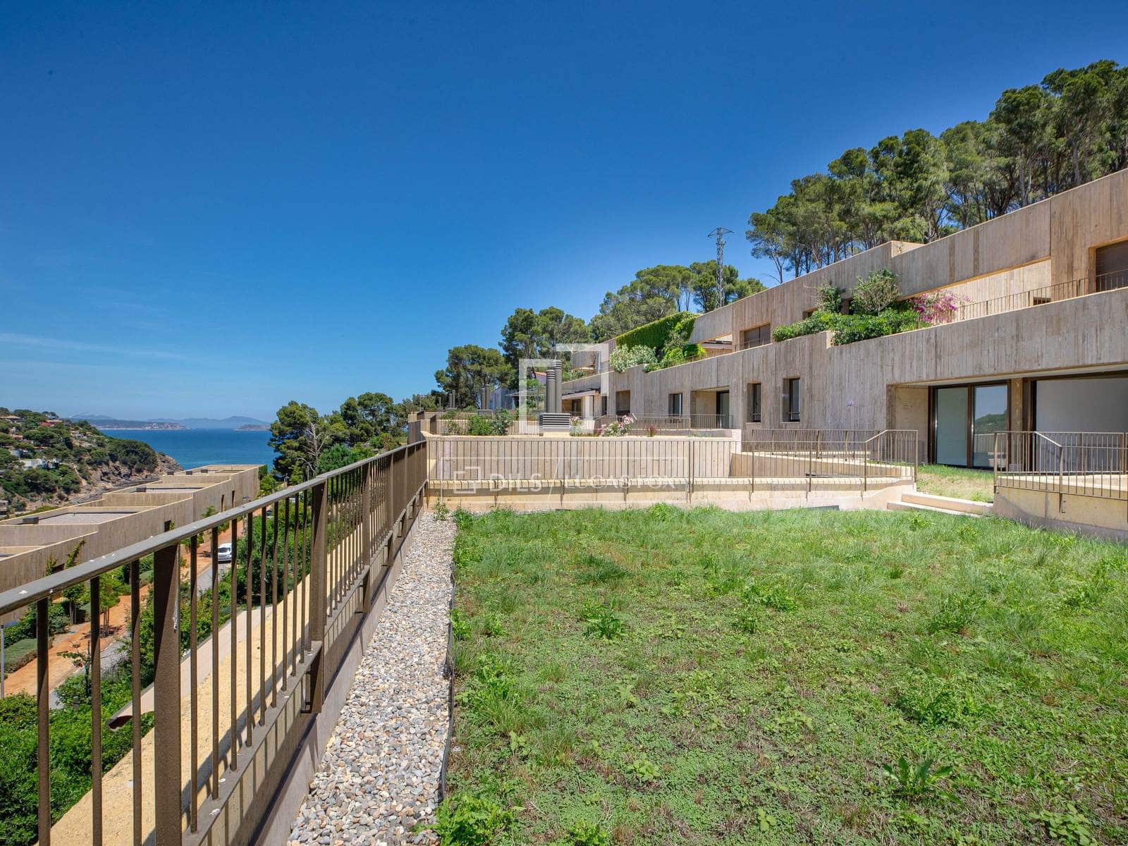4 bedroom Villa for sale in Sa Riera with pool - € 823,000 (Ref: 9893185)