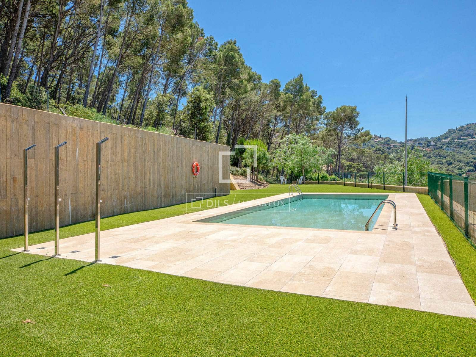 4 bedroom Villa for sale in Sa Riera with pool - € 823,000 (Ref: 9893185)