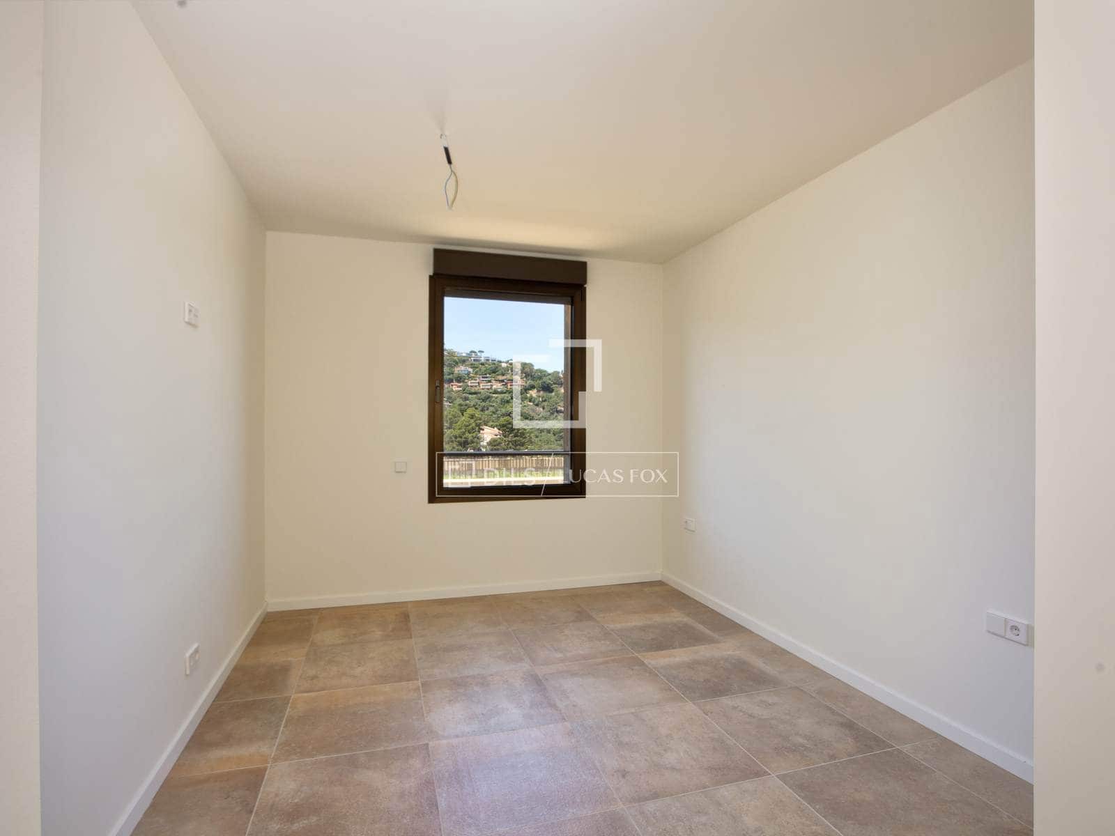 4 bedroom Villa for sale in Sa Riera with pool - € 825,000 (Ref: 9893186)