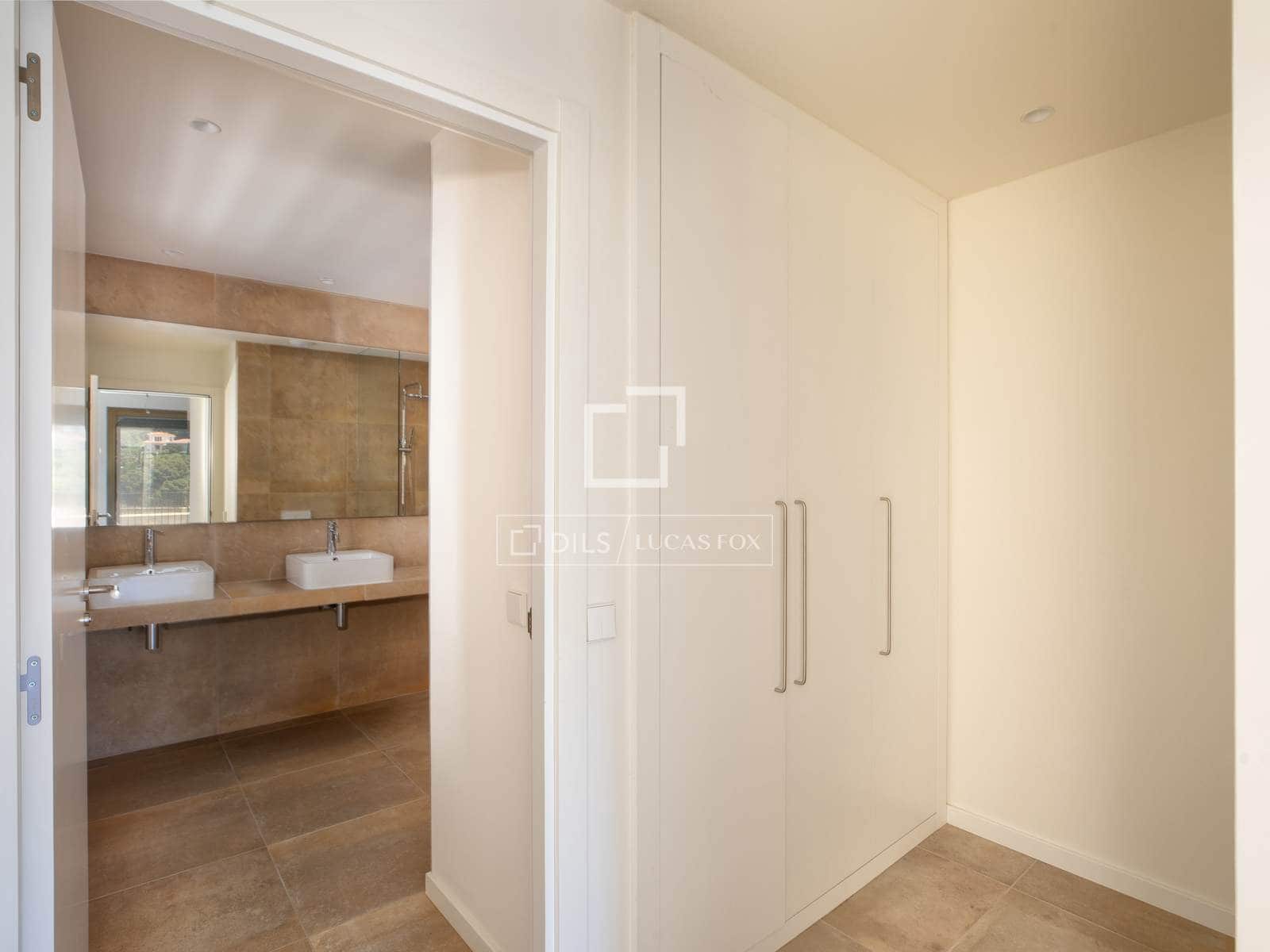4 bedroom Villa for sale in Sa Riera with pool - € 825,000 (Ref: 9893186)